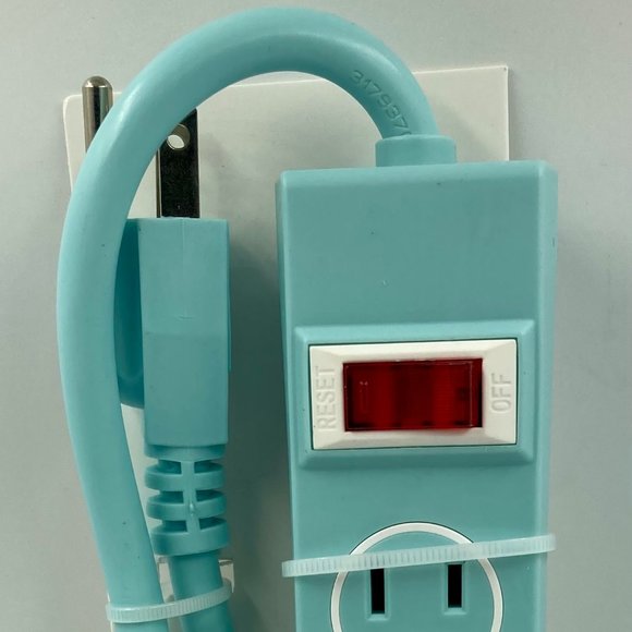 Vivitar 6 Outlet Safety Surge Protector Plug AC Wall Power Strip (SKY BLUE) - Picture 1 of 3